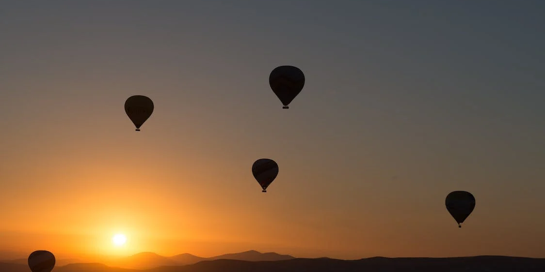 hot-air-ballooning-balloon-cappadocia-dawn-50674